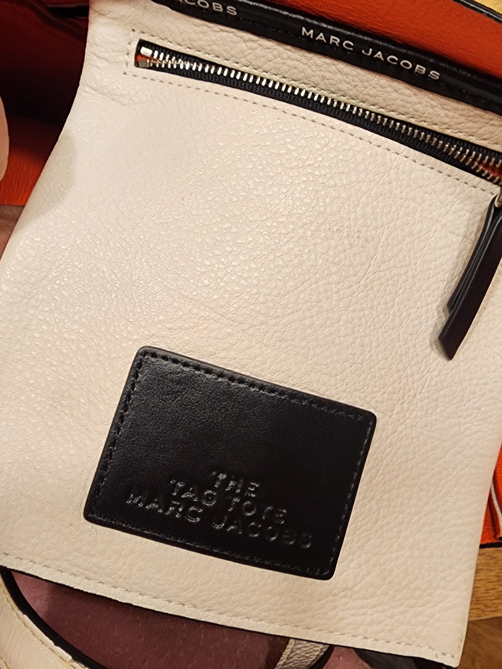 Marc Jacobs The Tag Tote In White Pebbled Leather - Picture 7 of 16